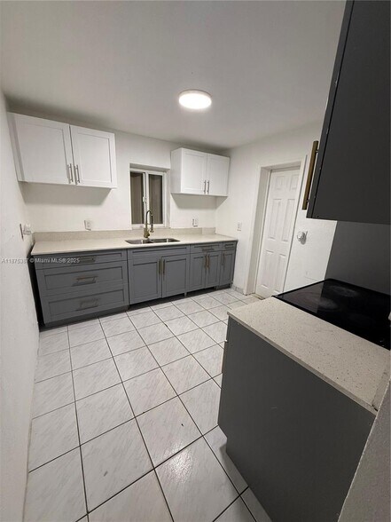 Building Photo - 2445 SW 90th Ave