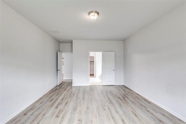 Building Photo - 17005 Lathrop Ave