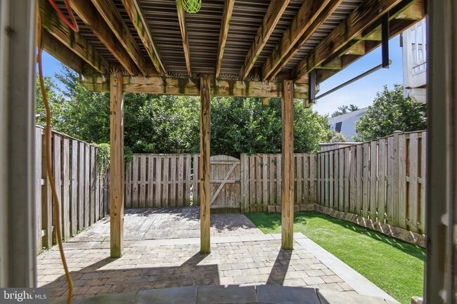 Building Photo - 5504 Sacramento Mews Pl