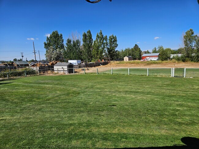 Building Photo - 4007 E 66 N