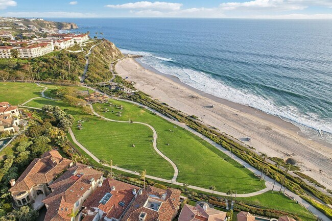 Building Photo - OCEAN VIEW CUSTOM BUILT LUXURY ESTATE