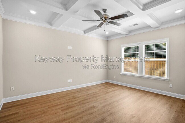 Building Photo - 3225 Venetian Dr