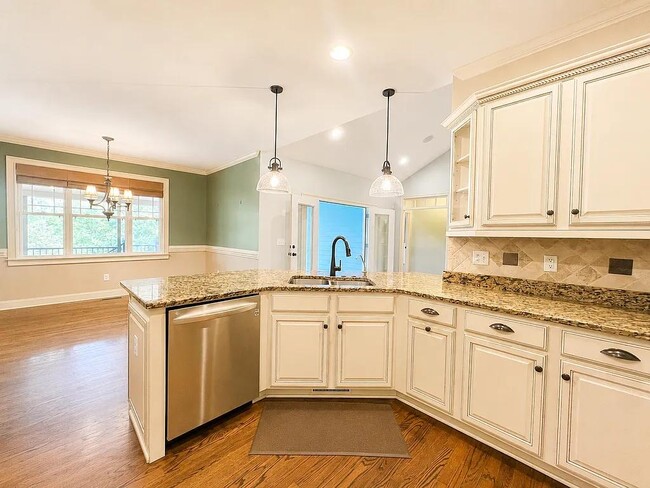 Building Photo - 128 Fox Farm Way