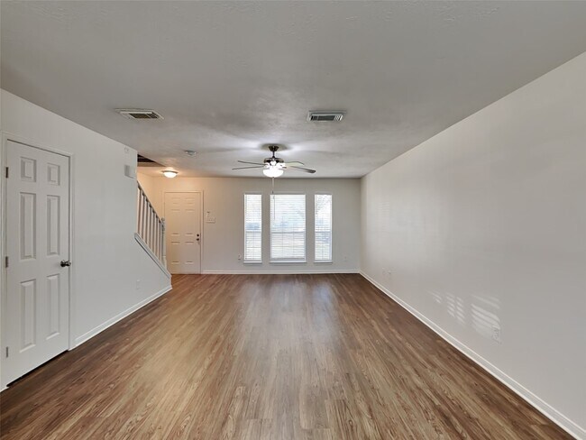 Building Photo - 16410 Tudor Point Ct