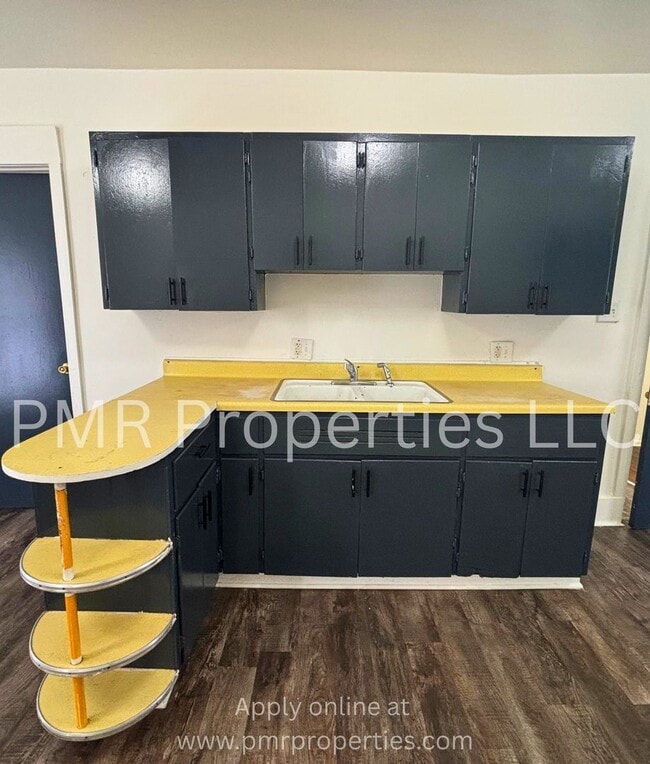 Building Photo - 2 Bedroom/ 1 Bathroom House