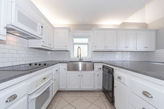 Building Photo - COMING SOON! 3 Bed 2 Bath Independence hom...