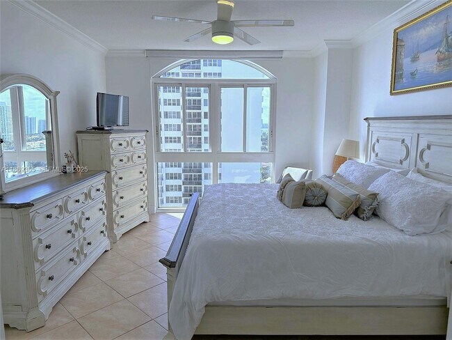 Building Photo - 2080 S Ocean Dr