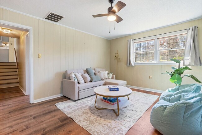 Building Photo - 750 SE Maynard Rd