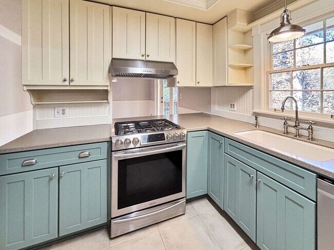 Building Photo - Cozy 4 BR 2 BR House in Piedmont Hills!