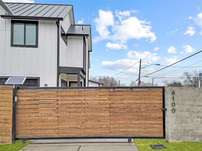 Building Photo - 6100 Walker Ln