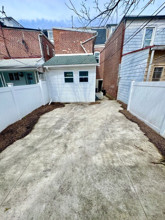 Building Photo - 1410 W Turner St