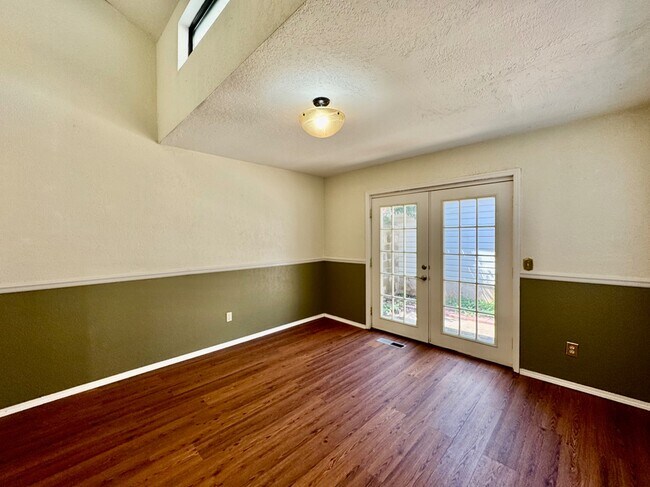 Building Photo - 428 Sundance Ln
