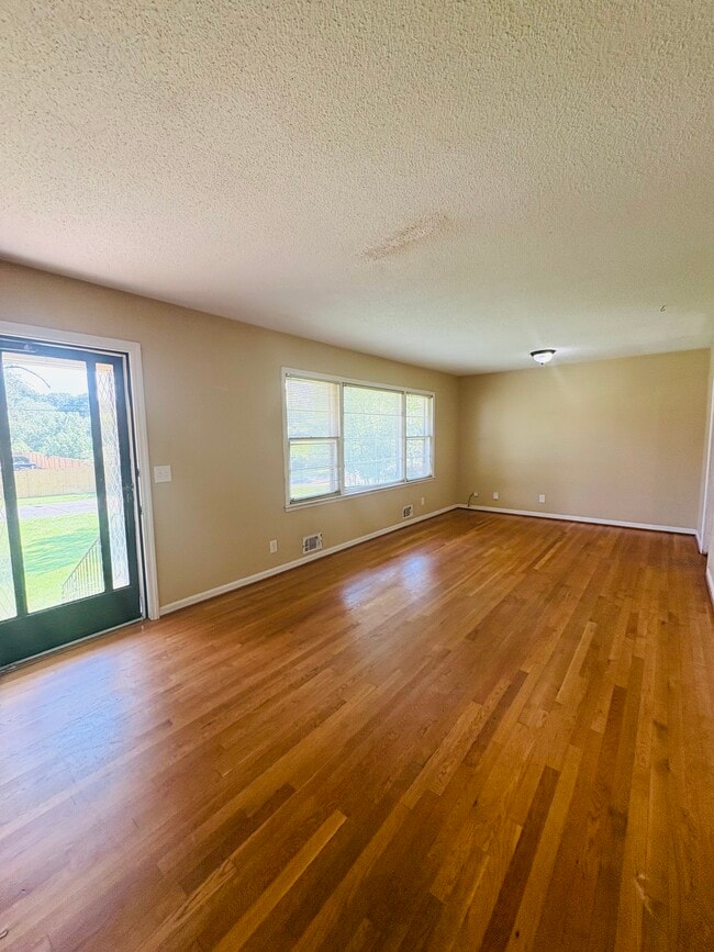 Building Photo - 709 Bounty Dr