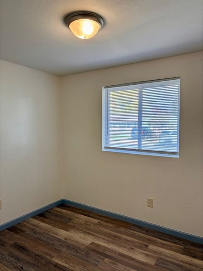 Building Photo - Charming 3-Bedroom Single-Level Home with Spacious Yard!