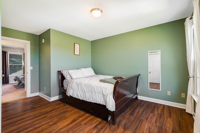 Building Photo - 1141 Decca Dr