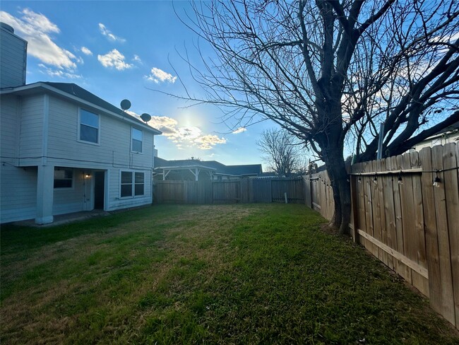 Building Photo - 19718 River Pointe Ln