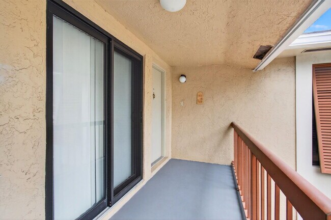 Building Photo - 3939 NE 5th Ave