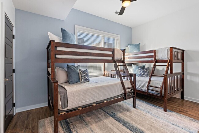 Building Photo - 738 Douglas Ave