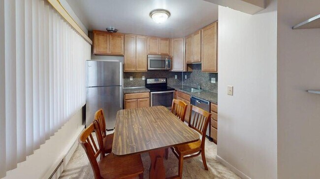 Building Photo - 839 Tappan-839-2