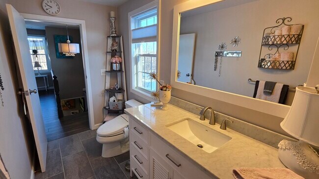 Building Photo - 533 Prospect St