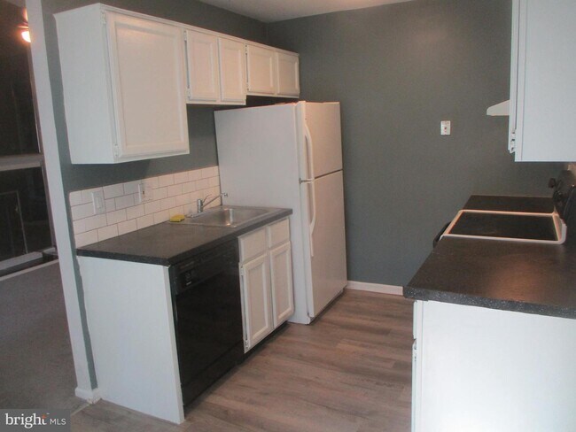 Building Photo - 204 Beacon Hill Dr