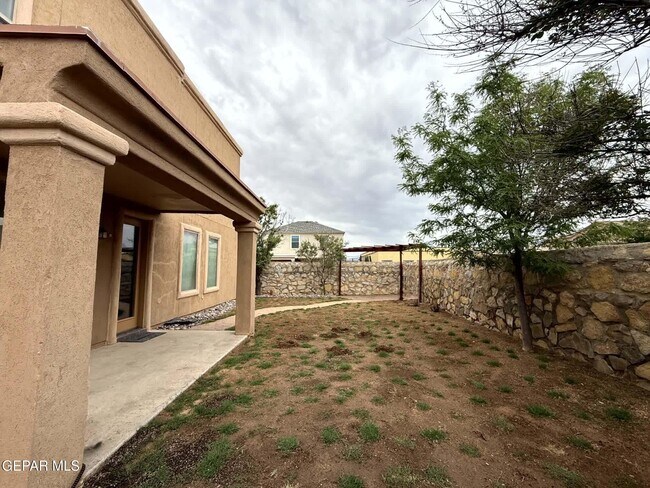 Building Photo - 11533 Merejildo Madrid St