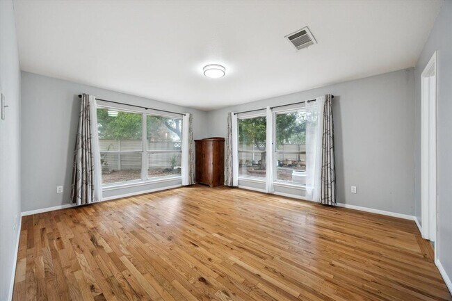 Building Photo - 101 Muscovy Ln