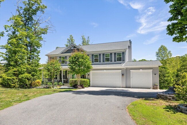 Building Photo - Gorgeous 5 Bed 3.5 Bathroom in Stafford, VA