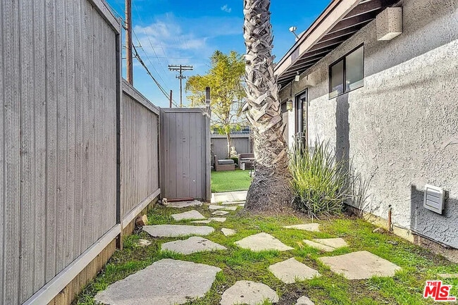 Building Photo - 602 Victoria Ave