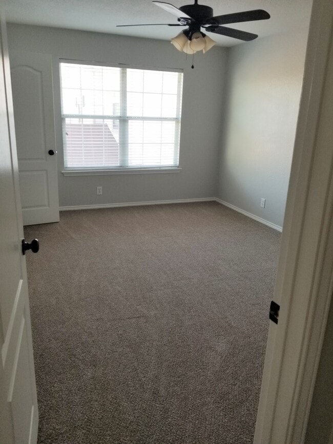 Building Photo - 196 Valero Dr