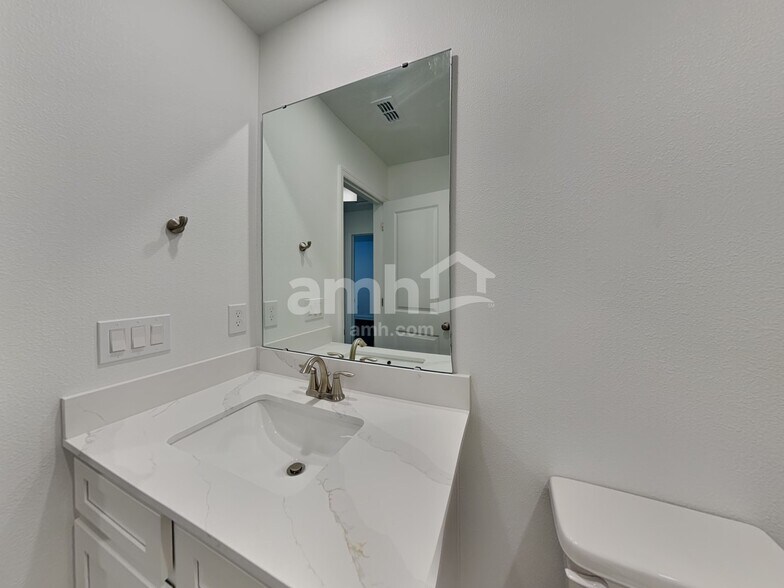 Building Photo - 16397 Aubergine Aly