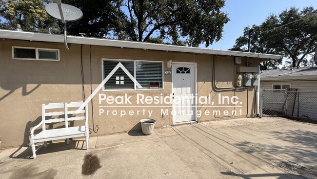 Building Photo - Carmichael 2bd/1ba Duplex near Manzanita & Auburn Blvd