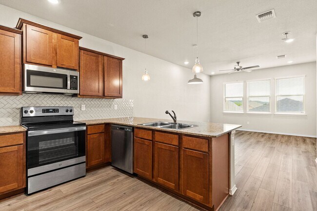 Building Photo - 343 Green Valley Dr