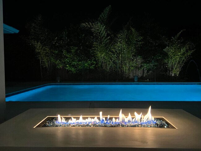 Building Photo - 9 W Riverside Dr