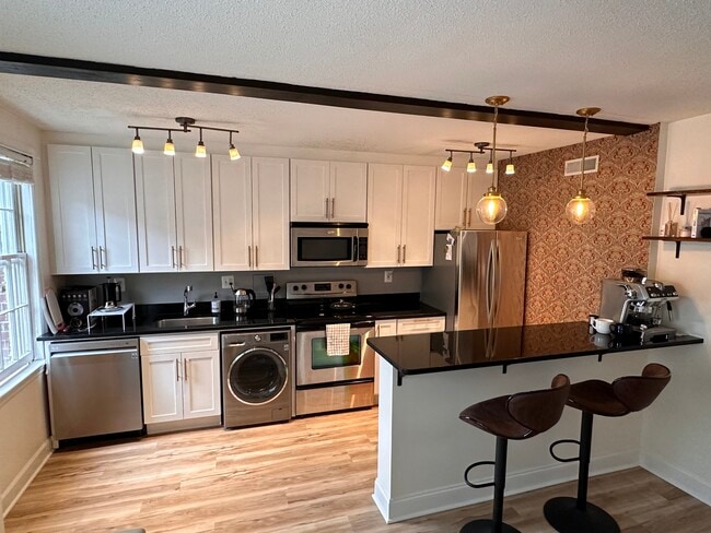 Building Photo - 504 Bashford Ln