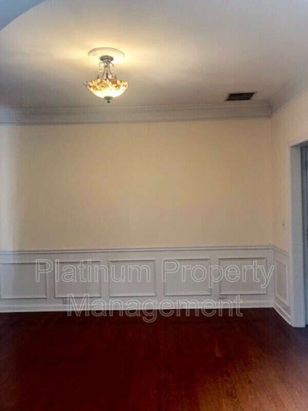 Building Photo - 3335 Woodside Ct