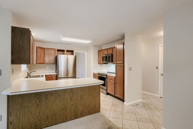 Building Photo - Gorgeous 4BD/4BA Home in Governors Ranch (Littleton, CO)- Available NOW!