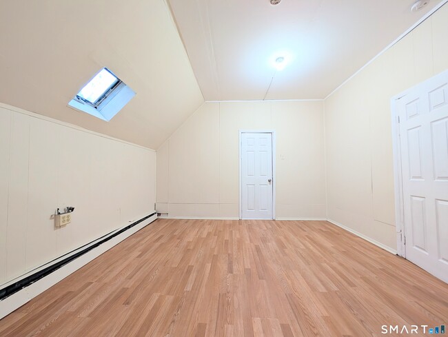 Building Photo - 107 Catherine St