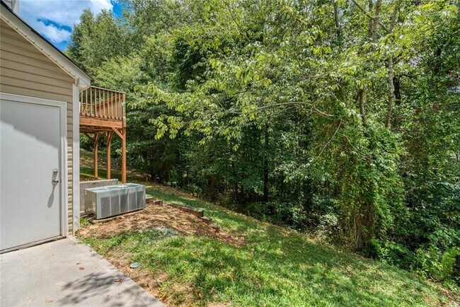 Building Photo - 102 Timber Ridge Dr
