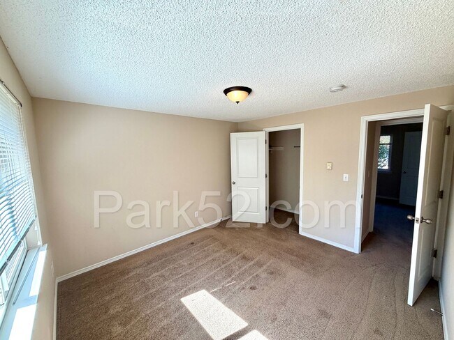 Building Photo - 3 Bedroom Single Family Rambler