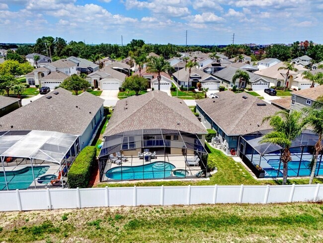 Building Photo - 8022 King Palm Cir