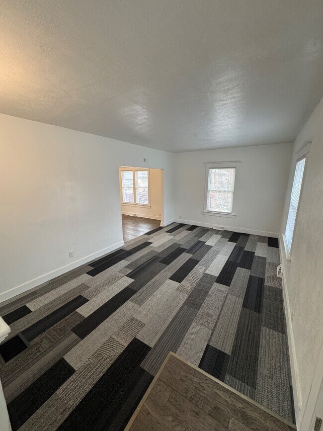 Building Photo - 1418 Avalon St