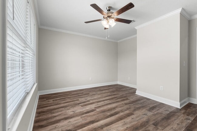 Building Photo - 303 Latitude Ln