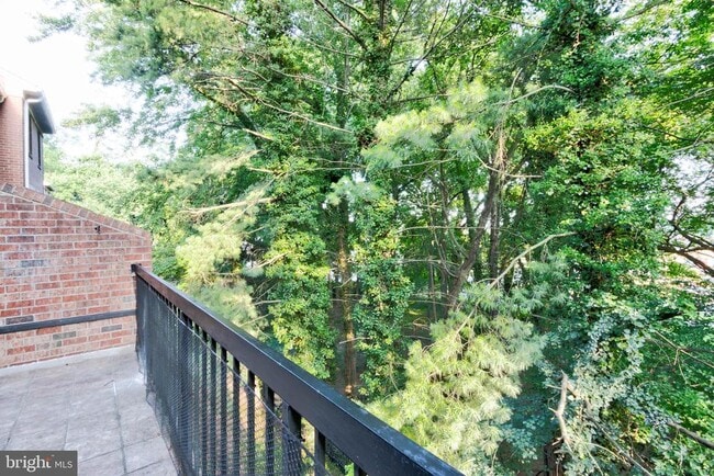 Building Photo - 3934 Chesterwood Dr