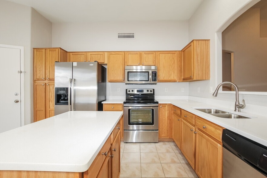 Building Photo - 13928 N 133rd Ln