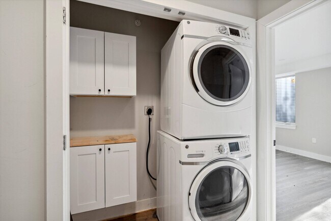 Building Photo - 1618 N Sydenham St