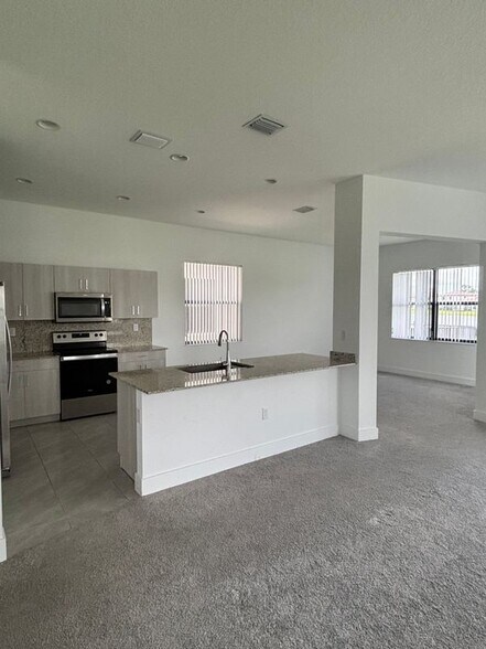 Building Photo - 5633 Cerva Ln