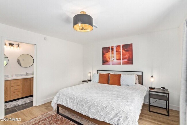 Building Photo - 5253 E Beck Ln