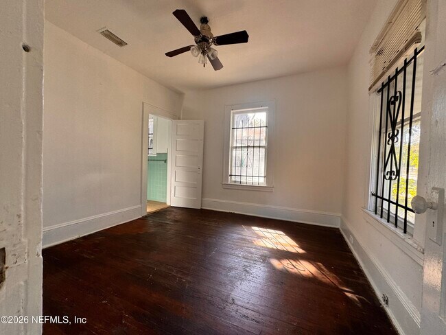 Building Photo - 3728 Silver St