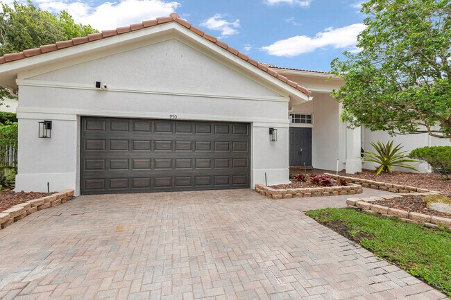 Building Photo - 950 Marina Dr